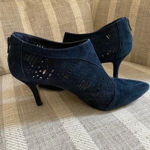 Bella Vita Darlene Navy Suede Booties